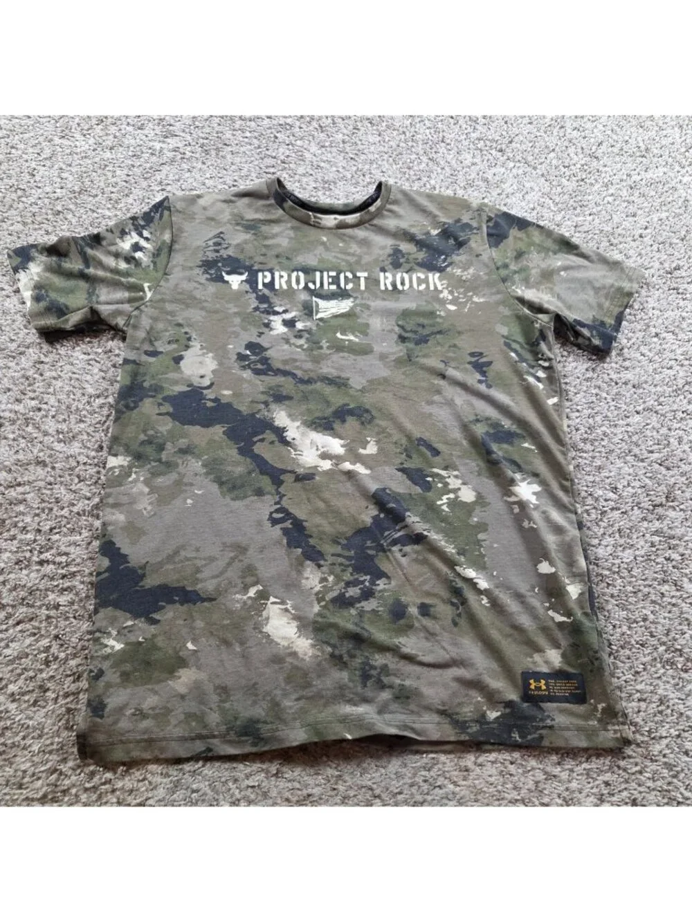 Under Armour Project Rock Veterans Day Shirt Men's Medium Camo Flag